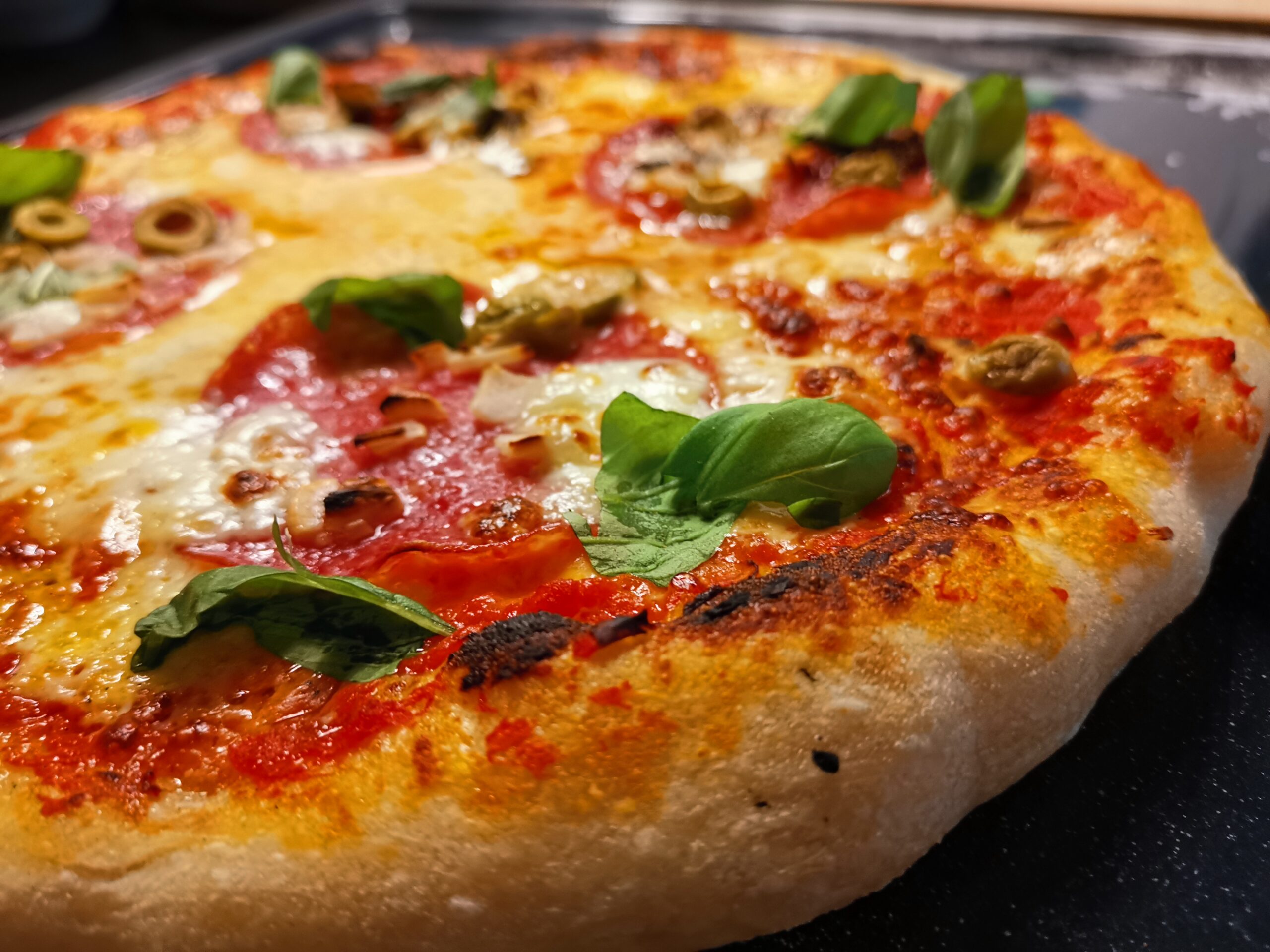 Pizza a'la neapolitana - obrazek 3