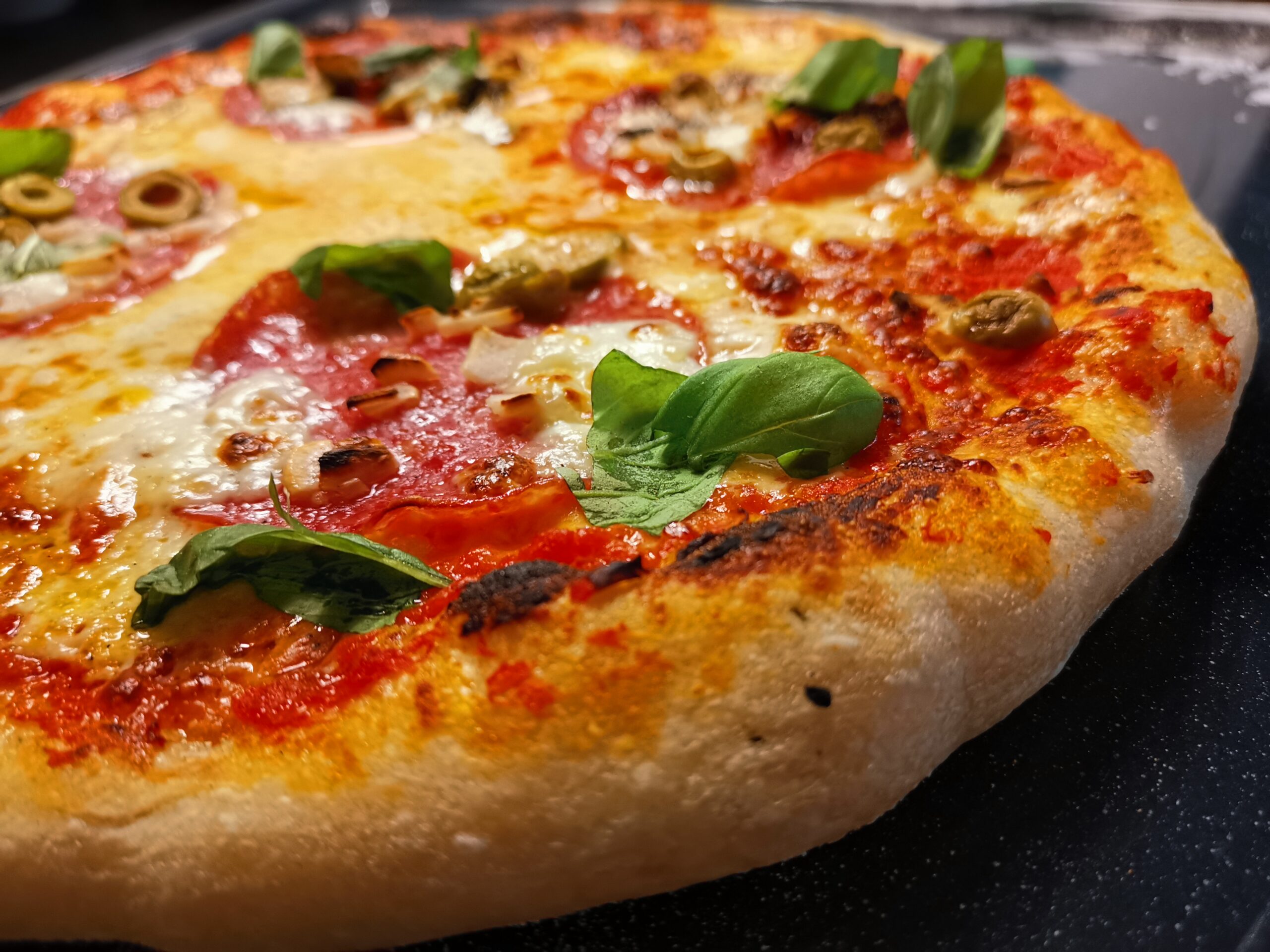 Pizza a'la neapolitana - obrazek 2